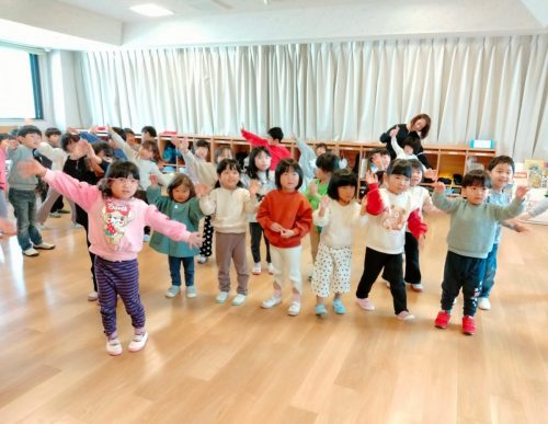 3月9日：あお組さんと一緒に『パプリカ』を踊りました♬