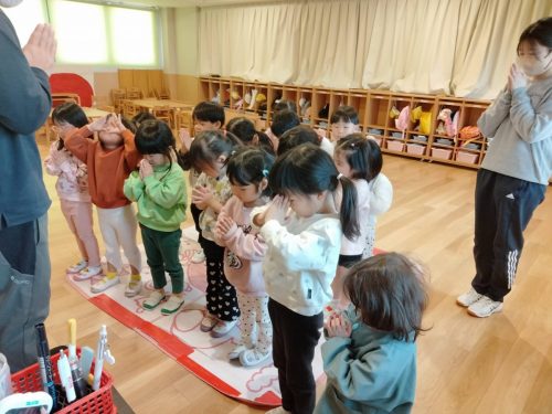 3月11日：き組さん全員で黙祷をしました！