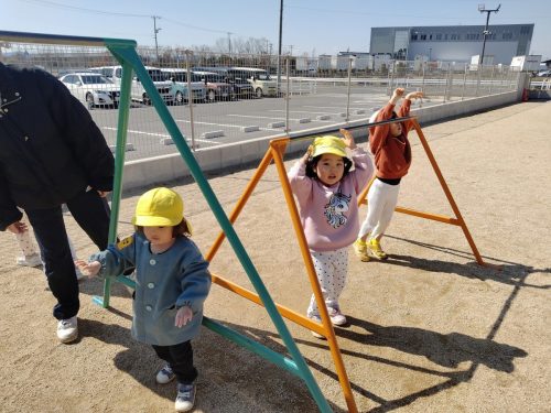 3月11日：鉄棒にも挑戦しました！