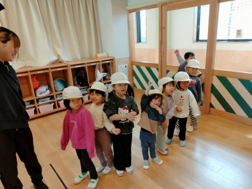 3月12日：おしりリレーをしました。