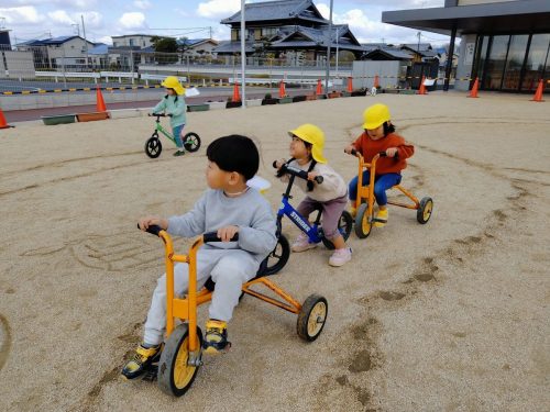 3月13日：三輪車をしました。