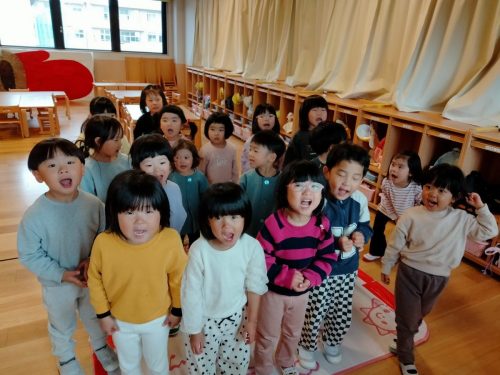 3月19日：朝の歌を歌いました。