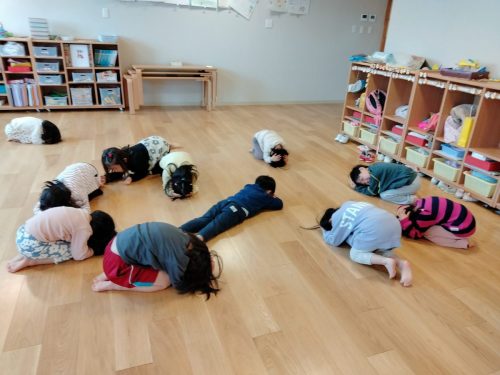 3月19日：カミナリがやってきた！！頭を隠したよ！