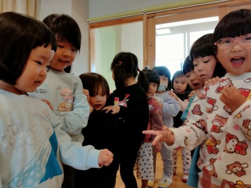 12月15日：最後の勝負です！みんなもどっちが勝つか見守っています。