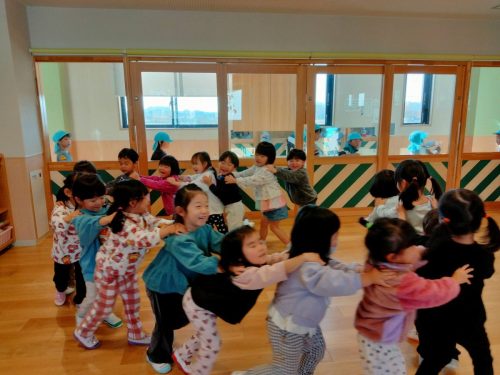 12月15日：最後はみんなで列車出発～！みんなニコニコ笑顔です☺