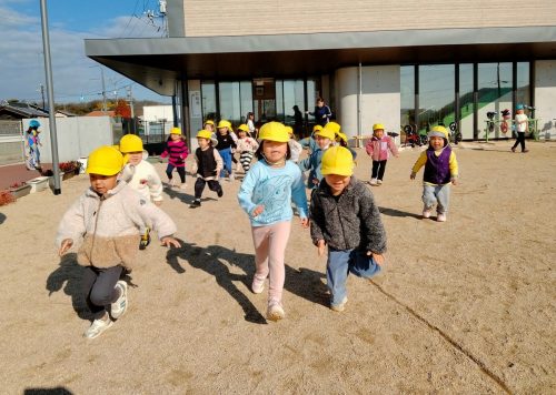 12月16日：マラソンをしました。「いちについて、よーいドン！」