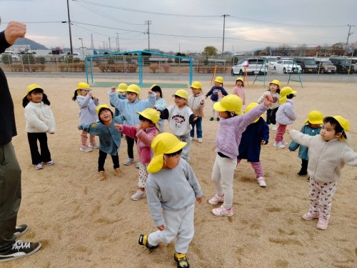 12月17日：寒いけど準備体操をして身体を温めました。
