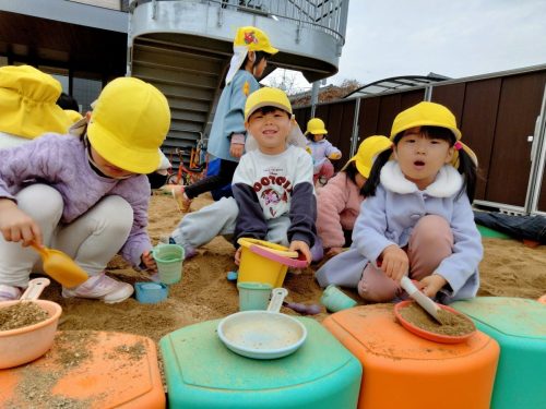 12月17日：砂場で遊びました。