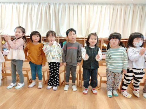 12月18日：体を揺らしながら、歌ったよ！