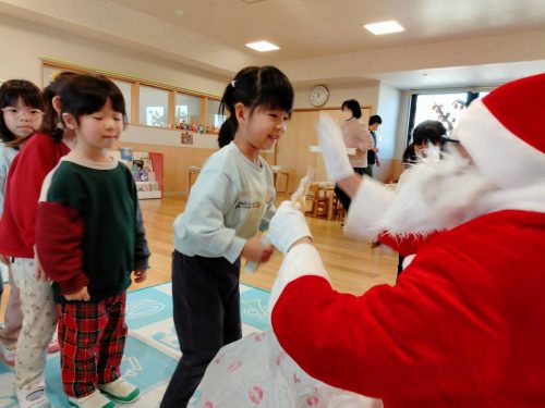 12月19日：サンタさんとタッチもしました！