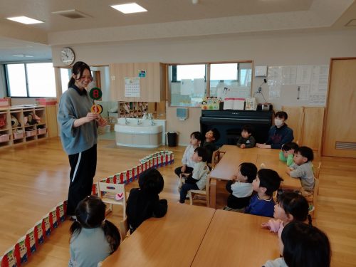 3月11日：「すうじのうた」をみんなで歌ったよ！この数字は何かな？