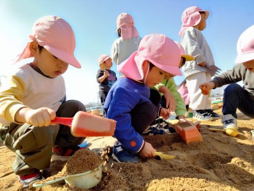 3月11日：お友達と何を作るか話しながら遊んだね(*^-^*)
