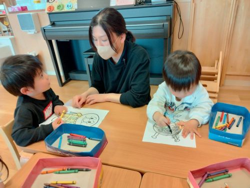3月19日：アンパンマンの塗り絵楽しいね(^^♪