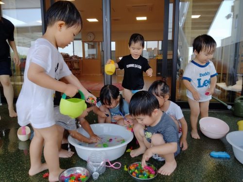 6月30日：ポイで上手に金魚をすくって、お皿に沢山取れたね！✨