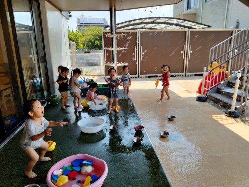 6月30日：「キャー！冷たーい！♡」みんなシャワーが大好きだね