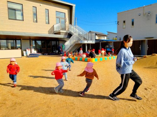 12月18日：逃げる先生をタッチできるかな？まてまて～！
