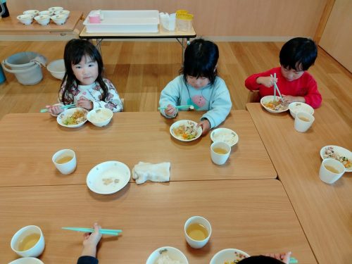 12月18日：たくさん遊んだ後のご飯は美味しいね(*^-^*)