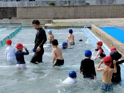 7月8日：今日のプールはお風呂みたいにあったかいね。