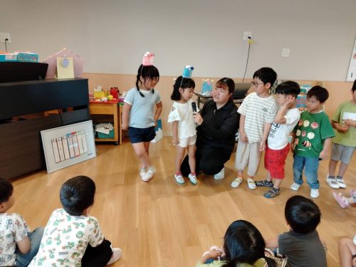 5月30日：先生やお友達からインタビューをうけました。「好きなポケモンは？」「ピカチュウ！」