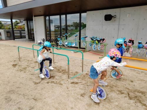 10月20日：今日も一輪車の練習を頑張っています。