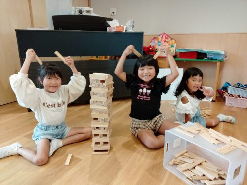 10月20日：カプラで遊んだよ。高い塔ができたね！